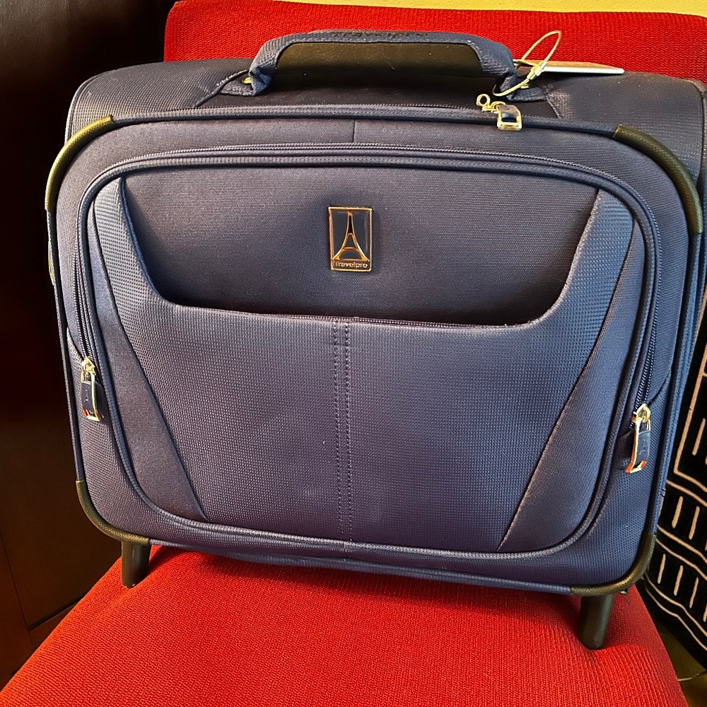 Blue TRAVELPRO – Maxlite 5 Carry-on Rolling Tote